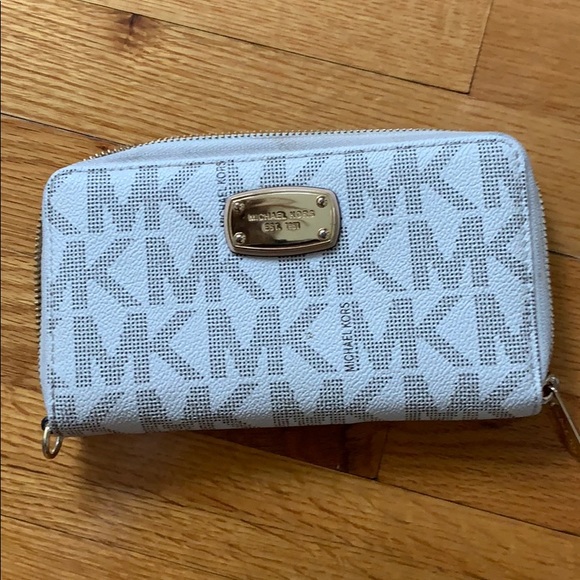 Real Micheal kors wallet - Picture 4 of 5